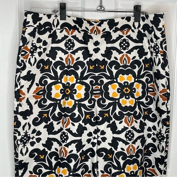 Boden Printed Crop Wide Leg Pants in Black, Opulent Pome Small Flaw 16-18R - Picture 4 of 13